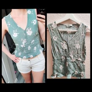 Casual sleeveless ruffle cropped top